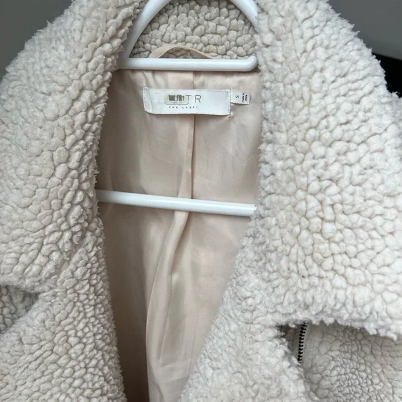 ASTR the Label Brooklyn Faux Fur Moto Jacket in Ivory Size Small Pre-Loved - Picture 7 of 13